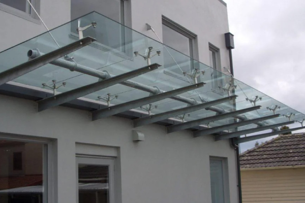 بارانگیر شیشه ای ساختمان